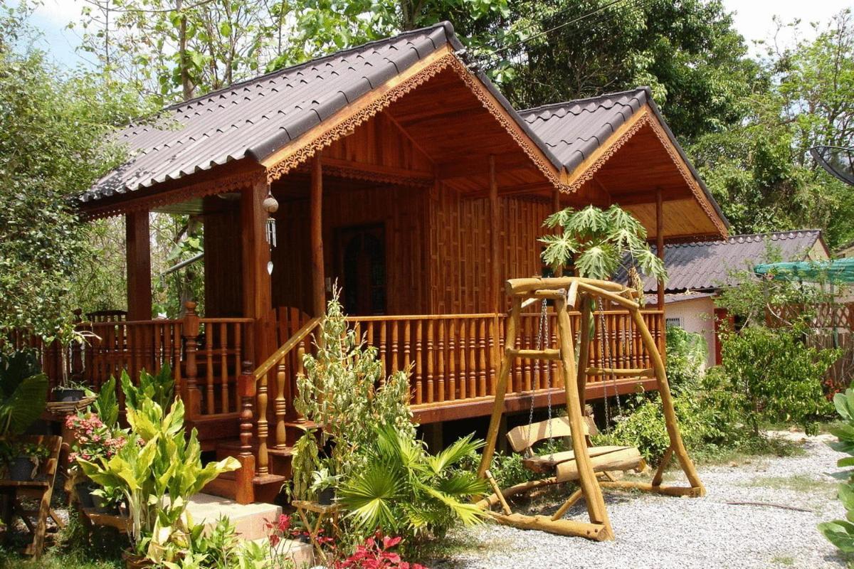 Home Stay Stc Bed And Breakfast Udon Thani Exterior photo