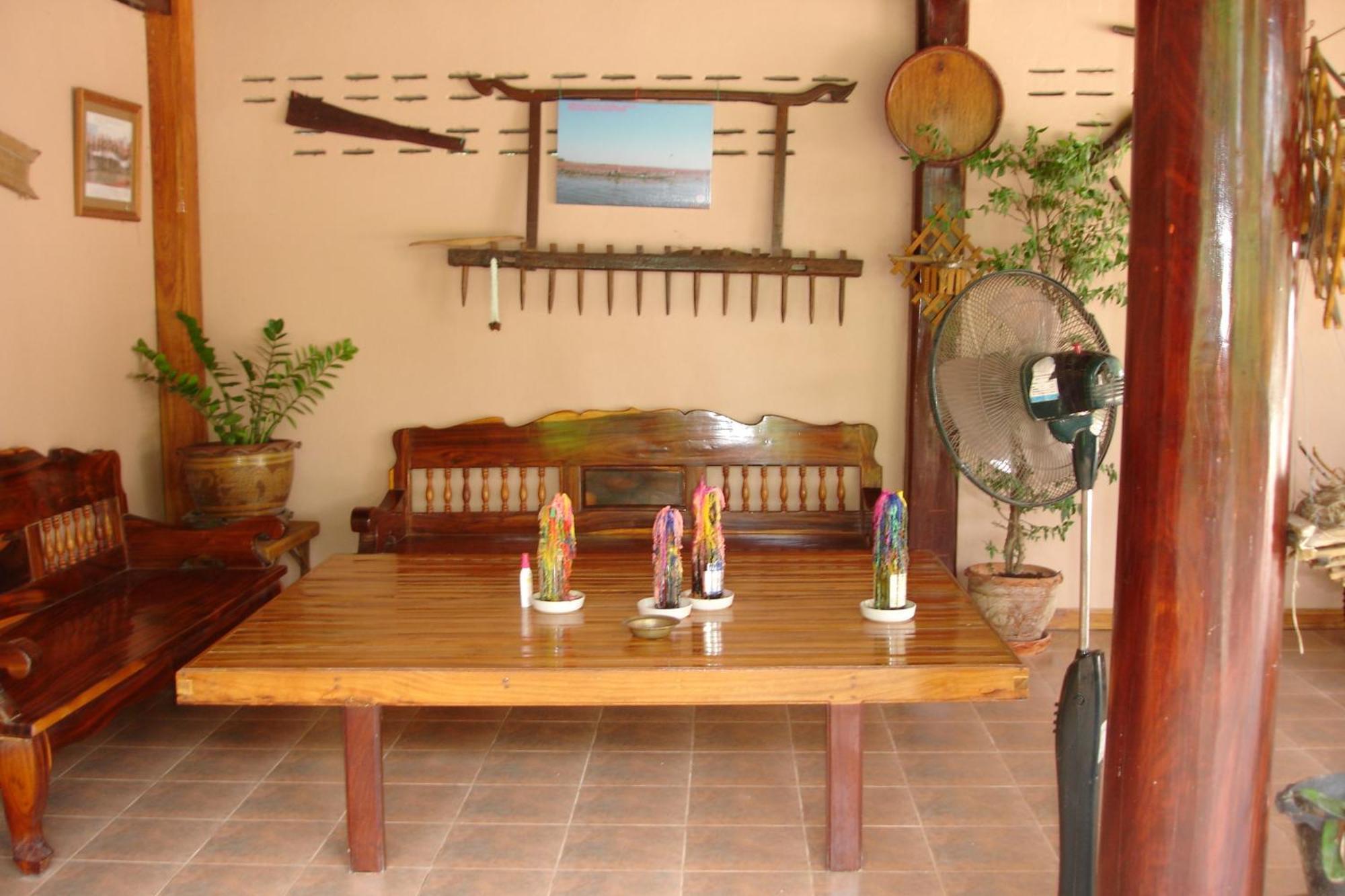 Home Stay Stc Bed And Breakfast Udon Thani Exterior photo